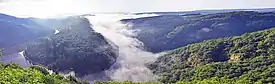 Blick von der Cloef auf die Saarschleife im Spätsommer mit erstem Nebel