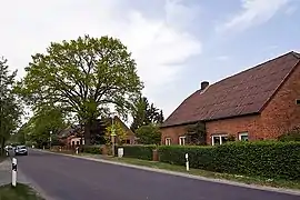 Ortserweiterung mit ehemaligen Abbauerstellen an der B&nbsp;248
