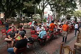 Einwohner und Besucher am Parque