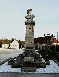 Kriegerdenkmal im Ortskern