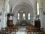 Kirchenschiff mit Blick auf den Chor