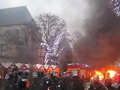 Brennende Straßenbarrikade auf dem Boulevard Saint-Germain, 5.&nbsp;Januar 2019