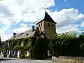 Glockenturm der Kirche Saint-Medard