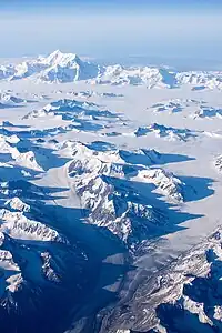 Baldwin- und Fraser-Gletscher unten im Bild