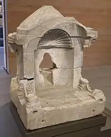 Nachbildung des Grab Jesu in Jerusalem. Marmor aus den Pyrenäen, 5. Jh.