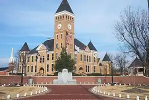 Saline County Courthouse in Benton (2008). Das 1901 im Stile der Neuromanik erbaute Courthouse ist seit November 1976 im NRHP eingetragen.