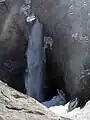 Der Río Olivares, ein Zufluss des Río Colorado, entspringt an einem spektakulären Wasserfall, der von einem Gletscher gespeist wird. Dieses Bild zeigt nur einen kleinen Teil davon. (33°&nbsp;10′&nbsp;S, 70°&nbsp;7′&nbsp;W-33.166666666667-70.1166666666672900)