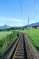 Gleisbogen in Altmünster, links im Hintergrund der Erlakogel