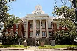 San Saba County Courthouse (2014). Das 1911 errichtete Verwaltungs- und Gerichtsgebäude des Countys ist seit Mai 2003 im NRHP eingetragen.
