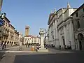 Hauptfassade mit Piazza Libertà
