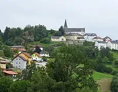 Oberer Burgstall und Kirche von Norden