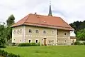 Pfarrhof, ehemaliger mittelalterlicher Wehrbau