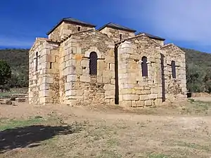 Drei Apsiden mit geradem Schluss an der westgotischen Kirche Santa Lucía del Trampal, Extremadura, Spanien