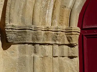 Kapitelle am Eingangsportal von Saint-Léger