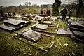 Schon 1988 und 2001 wurde der Friedhof in Sarre-Union (Frankreich) geschändet. Im Februar 2015 (hier dargestellt) …