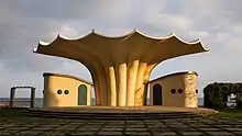 Bauensemble im Abendlicht (2019)