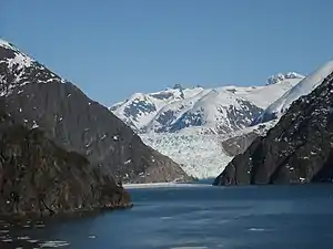Die Gletscherzunge des South-Sawyer-Gletschers am Ende des Tracy Arm