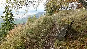 Ungesicherte westliche Felskante am Gipfel