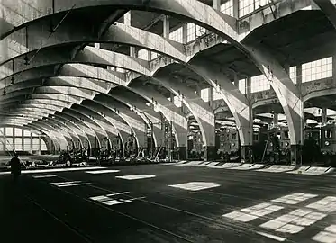 Dk 419, Dk 408, Dk 435 und Ds 173 (v. r. n. l.) in der Schiebenbühnenhalle (etwa 1930)
