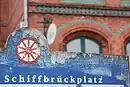 Schild mit dem alten Name des Platzes