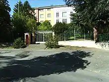 Kaserne des I. InfRgt 28 in Schlanders (Gebäude 2015 noch existent – steht leer)Koordinate 46°&nbsp;37′&nbsp;39″&nbsp;N, 10°&nbsp;46′&nbsp;3″&nbsp;O46.627510.7675