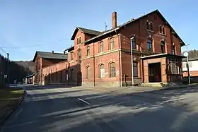 Empfangsgebäude, Straßenseite