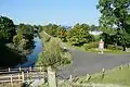 Der Kanal am Ehrenmal in Büttel