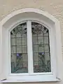 Jugendstilfenster am westlichen Seitentrakt