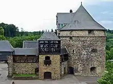 Im Batterieturm von Schloss Burg befindet sich die Gedenkstätte des Deutschen Ostens.