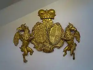 Wappen beim Stiegenaufgang