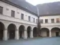 Der Arkadenhof nach Südwesten