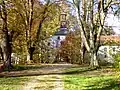 Allee mit Turm