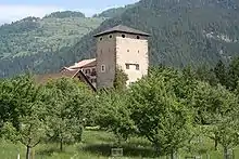 Schloss Rietberg, Graubünden, Turm mit Ochsenaugen des 17. Jhd.