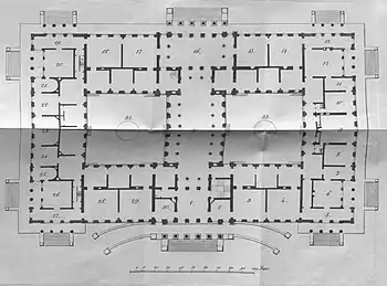 Grundriss des Erdgeschosses bis 1944.Raumnummern: 2–10:&nbsp;Räume des Königs, 11–15:&nbsp;Räume der Königin, 17–25:&nbsp;Räume der Prinzessinnen, 26–30:&nbsp;Fremdenzimmer, 31–32:&nbsp;Innenhöfe.