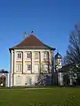 Schloss Stauffenberg, Seitenansicht mit dem Kirchturm