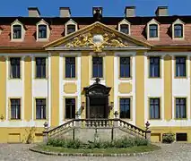 Freitreppe des Schlosses Seußlitz