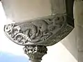 Detail am Fenster (Kapitell)