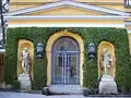 Innenhof, Seiteneingang zum Musiksaal