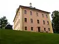 Ostseite mit Gartenamphore
