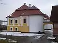 Seitenansicht mit Turm