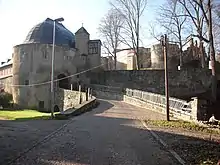 Burg Hartenstein (Vorburg), Sitz des Friedrich XX. von Schönburg (Herr von Waldenburg), hierher wurde der Prinz Ernst wohl gebracht vor seiner Überführung nach Chemnitz