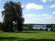 Blick aus dem Park Babelsberg auf die Glienicker Brücke über die Havel