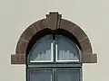 Stilisierter Schlussstein eines Wohn- und Geschäftshauses, erbaut um 1905 (Göttingen, Theaterstraße 16)