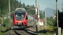 Schnellbahn-Garnitur S2 in Richtung Rosenbach, kurz vor dem Bahnhof Ledenitzen