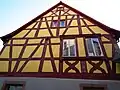 Widerholtsches Haus mit hebräischer Inschrift von Psalm 122,7&nbsp;LUT: יְהִי שָׁלוֹם בְּחֵילֵךְ שַׁלְוָה בְּאַרְמְנוֹתָיִךְ