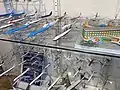 Angebot an Flugzeugmodellen und Werbematerial der 1980er Jahre