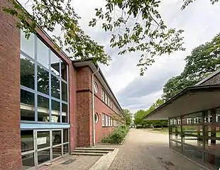 Schulbergredder 13, Erweiterungsbau und Turnhalleneingang
