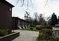 Schule Poppenbüttler Stieg, ehemals Haupt und Realschule, jetzt als dritter Standort der Stadtteilschule Poppenbüttel (Hintergrund der Turm der Christophoruskirche)