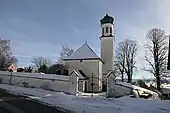 Kirche St. Martin mit Friedhofsmauer