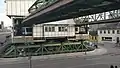 Ein Zug beim Wenden in Oberbarmen; die Möglichkeit, ohne Depotdurchfahrt umzukehren besteht seit 2012.